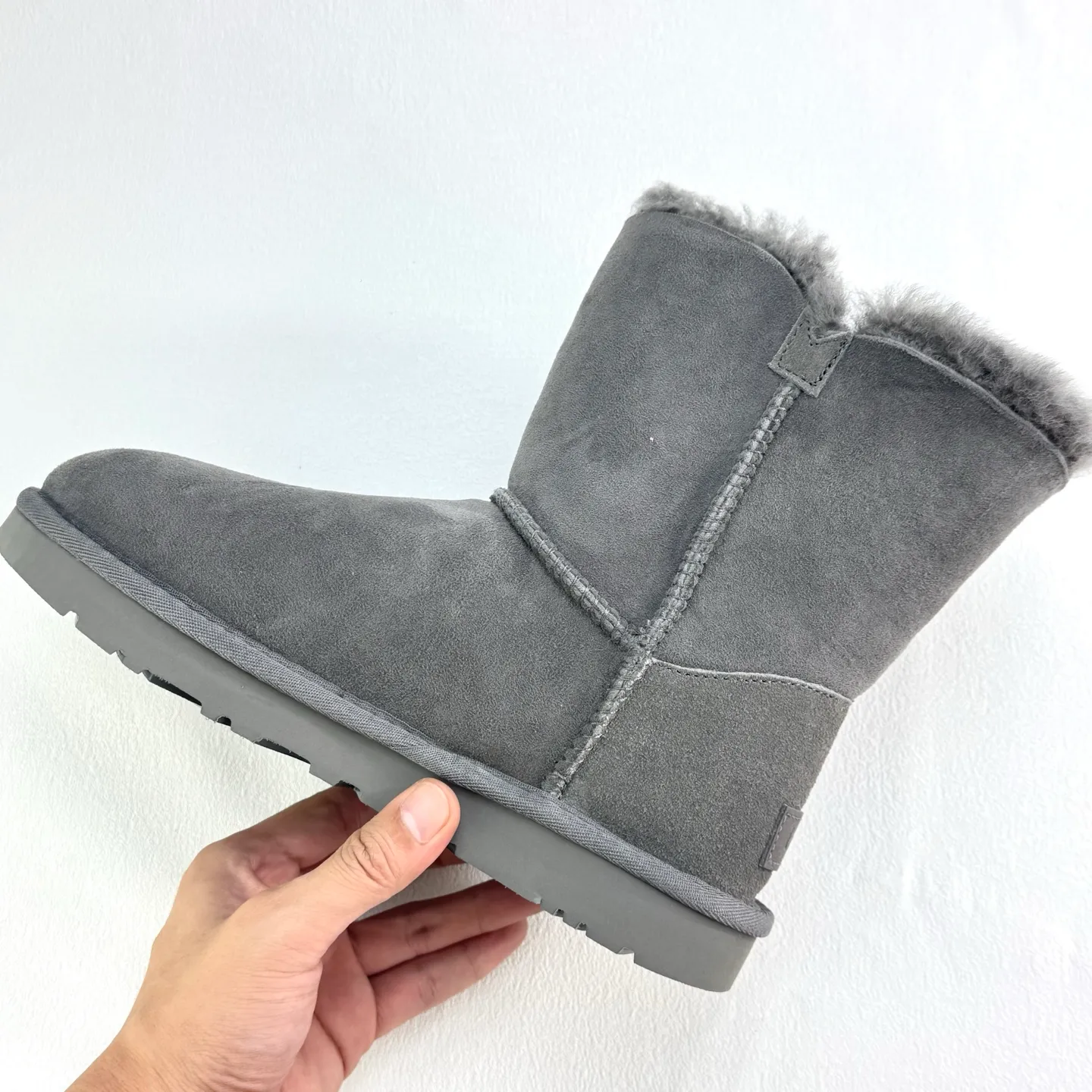 Local 💰460 UGG 6226 mid-tube wooden buckle, classic style of Longfeng fur, Size 35 36 37 38 39 40